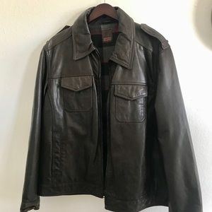 Men’s Leather Two-Pocket Fashion Moto Jacket.
